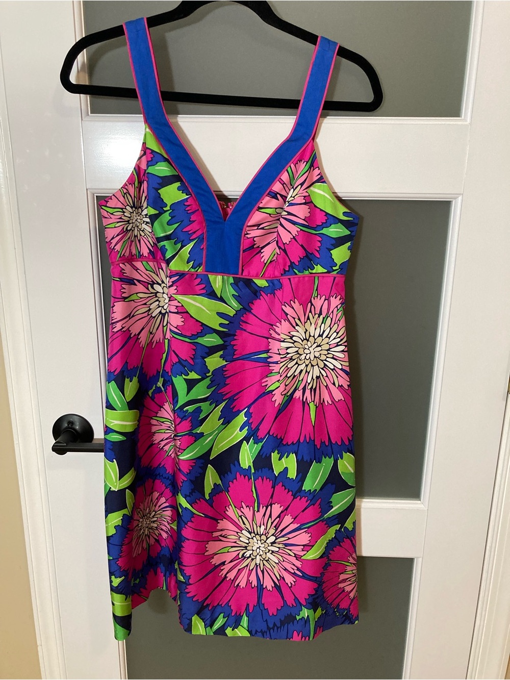 Lilly Pulitzer Silk Mini Dress - Size 6 - Beautiful! - Large bright floral print